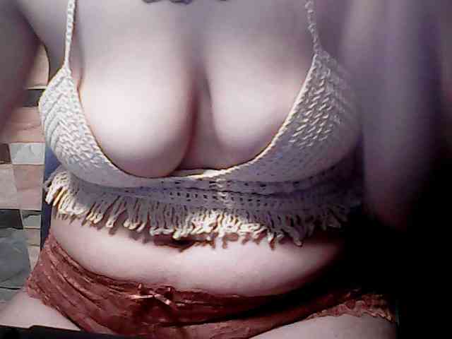 extremelymilkyboobs webcam