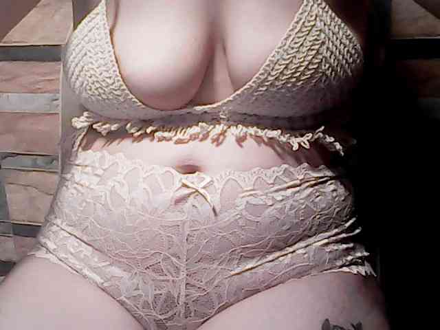 extremelymilkyboobs webcam