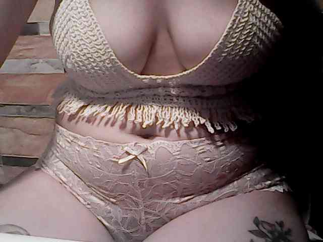 extremelymilkyboobs webcam