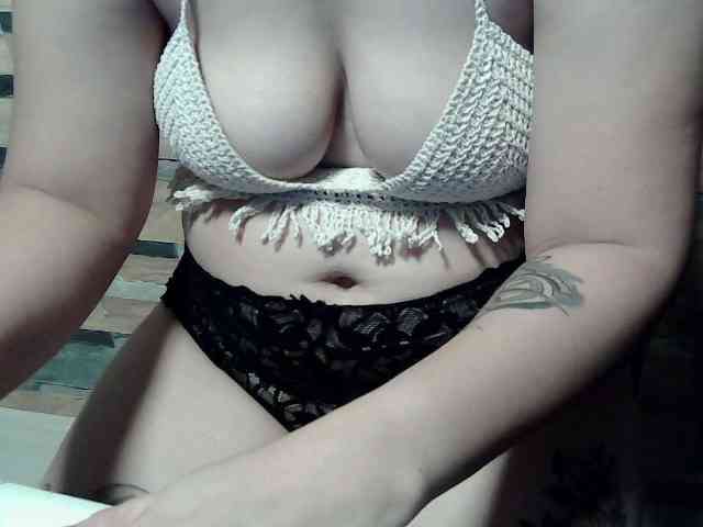 extremelymilkyboobs webcam