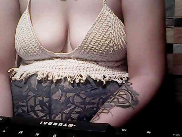 extremelymilkyboobs webcam