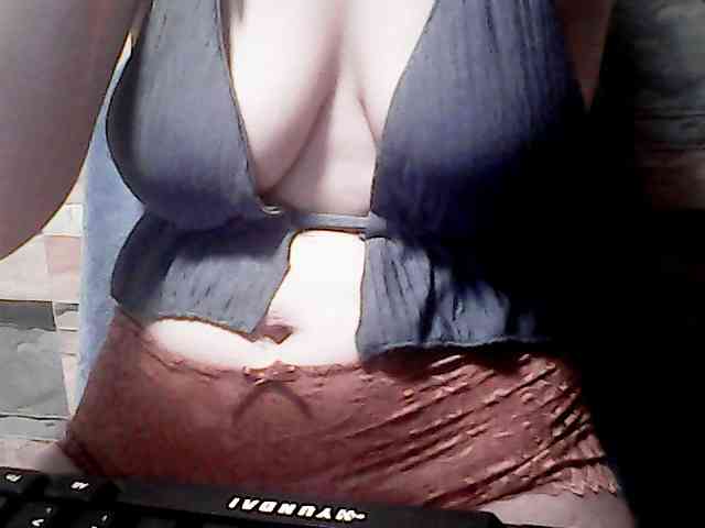 extremelymilkyboobs webcam