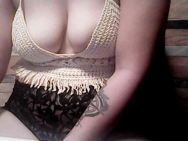 extremelymilkyboobs webcam