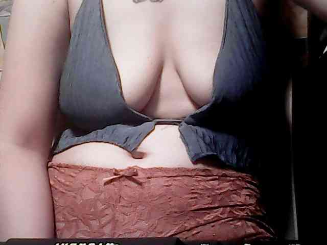 extremelymilkyboobs webcam