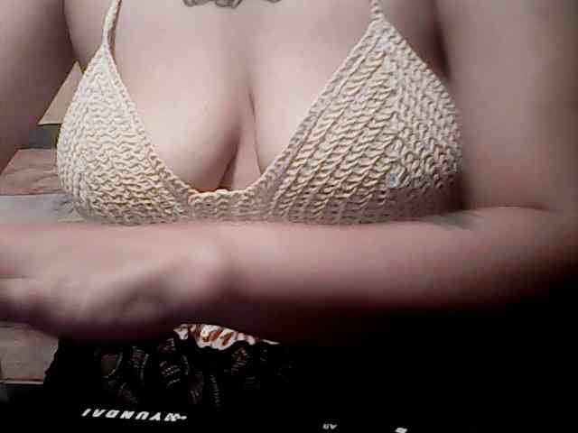 extremelymilkyboobs webcam