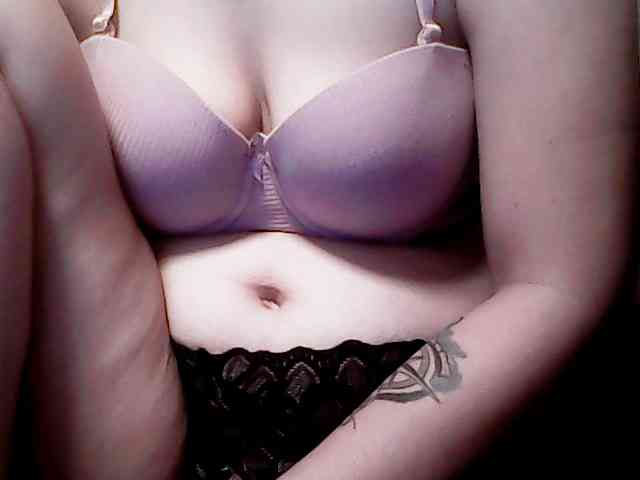 extremelymilkyboobs webcam