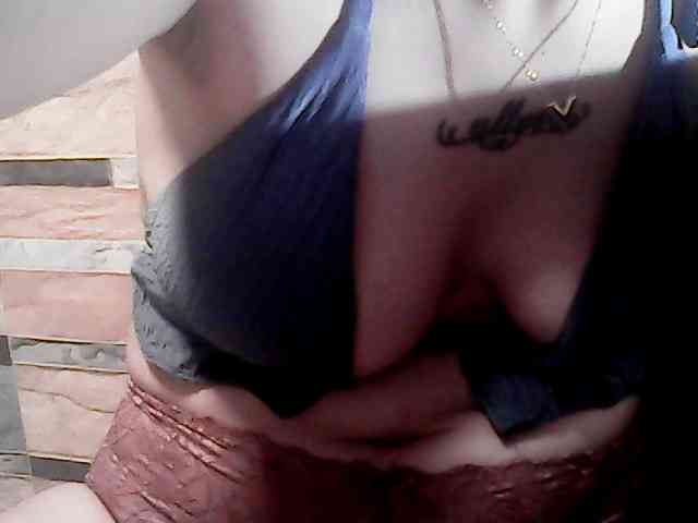 extremelymilkybo... Live Webcam on BongaCams