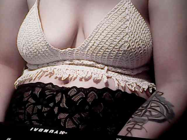 extremelymilkyboobs webcam