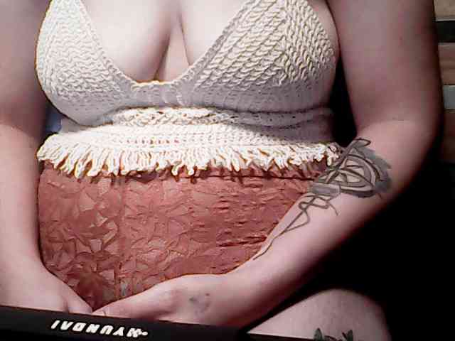 extremelymilkyboobs webcam