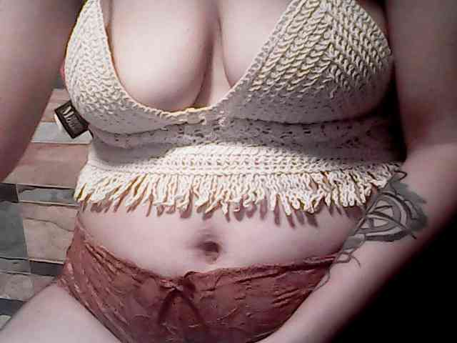 Model: extremelymilkyboobs