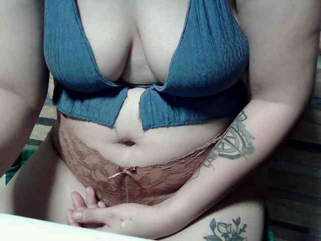 extremelymilkyboobs webcam