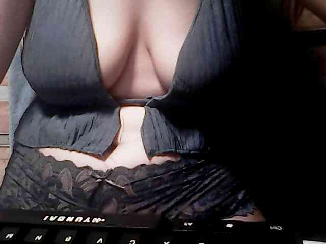 extremelymilkyboobs webcam