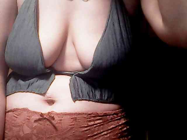 extremelymilkyboobs webcam