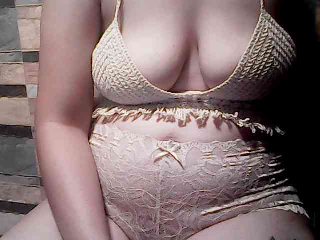 extremelymilkyboobs webcam