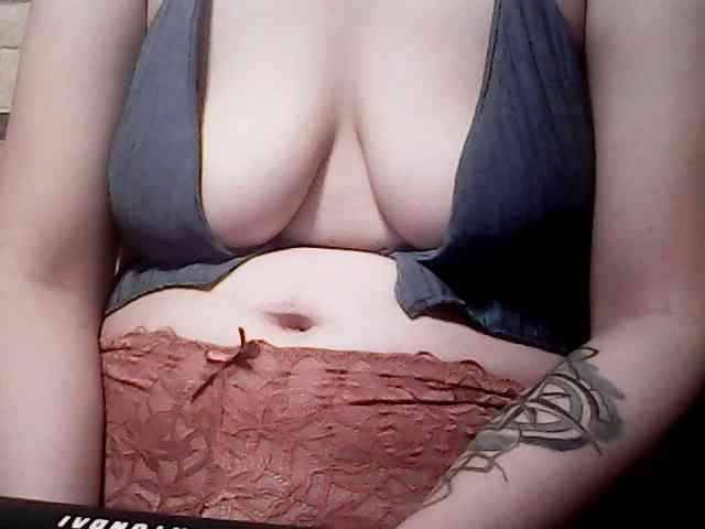 extremelymilkyboobs webcam