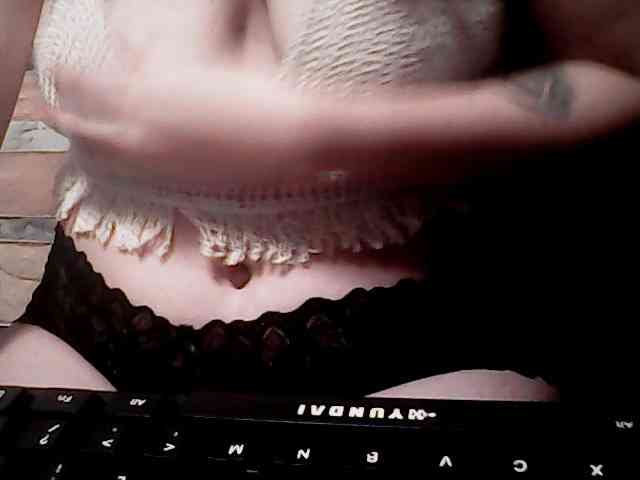 extremelymilkyboobs webcam