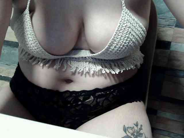 Model: extremelymilkyboobs