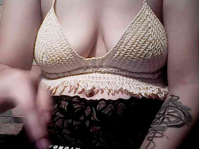Model: extremelymilkyboobs
