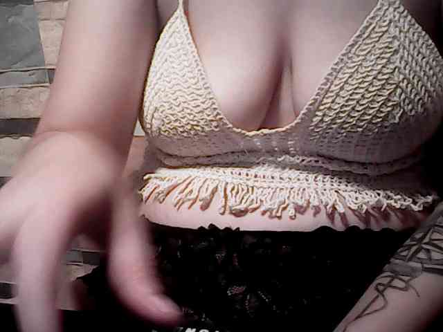 extremelymilkyboobs webcam