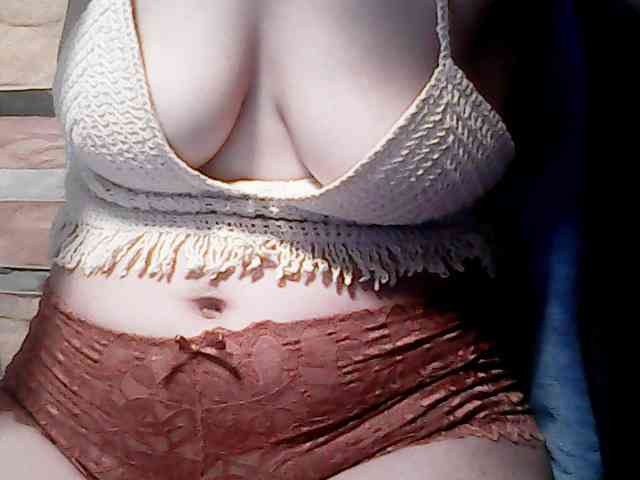 extremelymilkyboobs webcam