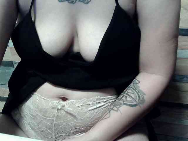 extremelymilkyboobs webcam