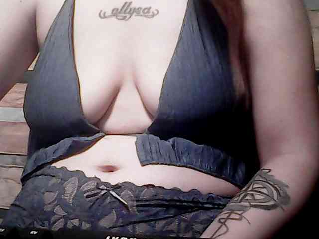 extremelymilkyboobs webcam