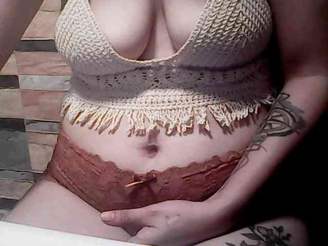 extremelymilkyboobs webcam