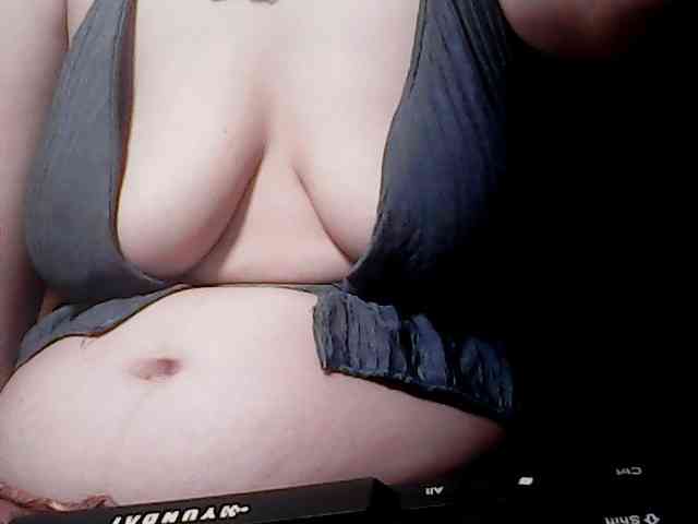 extremelymilkyboobs webcam