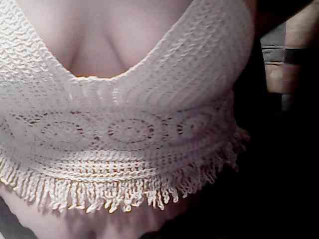 extremelymilkyboobs webcam