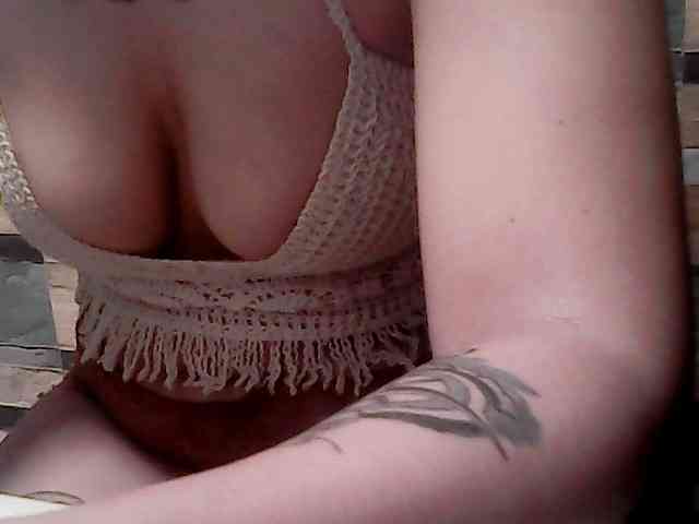 extremelymilkyboobs webcam