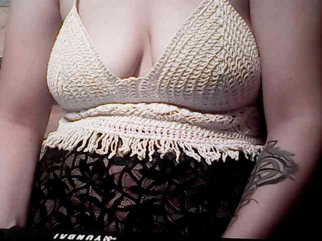 extremelymilkyboobs webcam