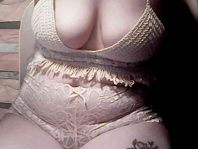 extremelymilkyboobs webcam