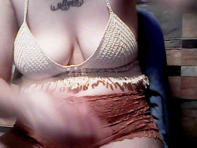extremelymilkyboobs webcam