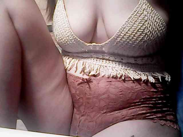 extremelymilkyboobs webcam