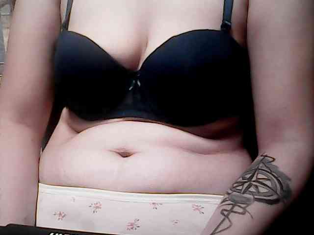 extremelymilkyboobs webcam