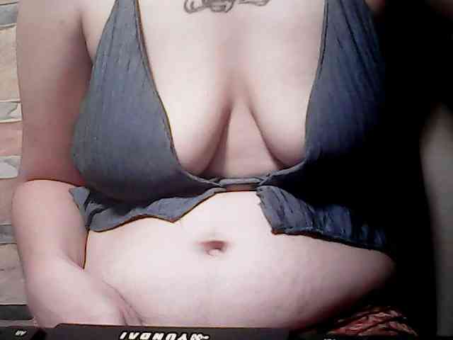 extremelymilkyboobs webcam
