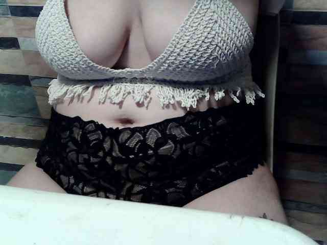 extremelymilkyboobs webcam