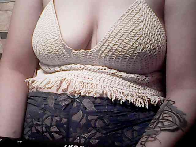 extremelymilkyboobs webcam