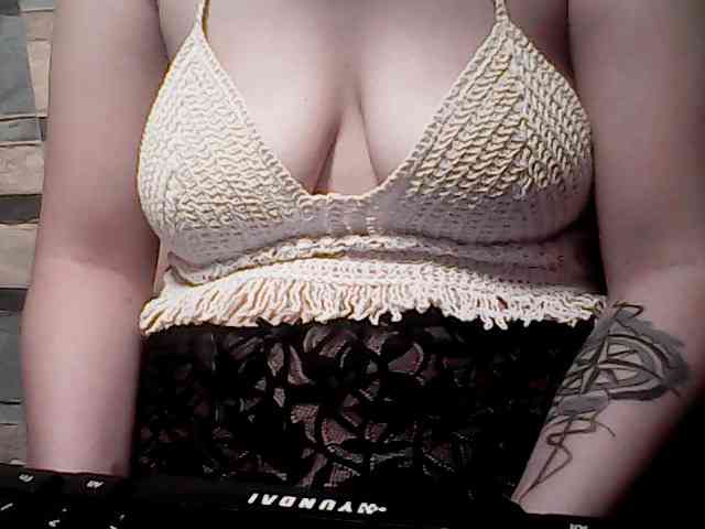 extremelymilkyboobs webcam