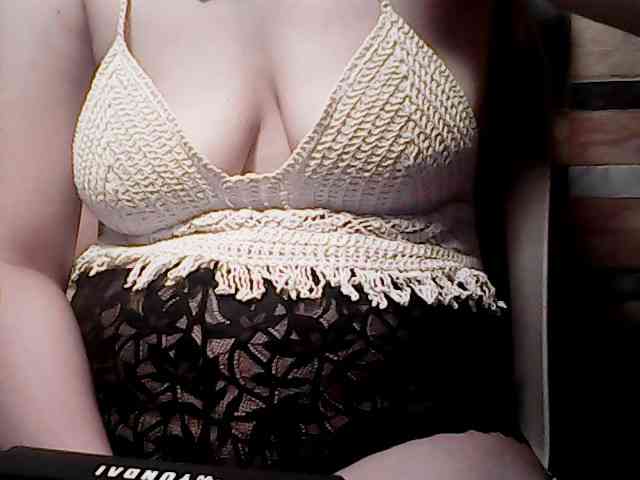 extremelymilkyboobs webcam
