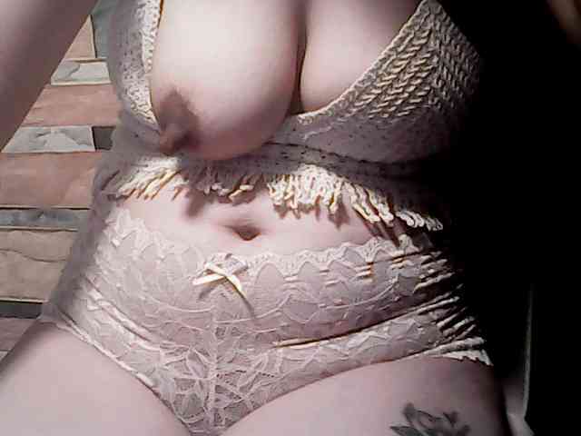 extremelymilkyboobs webcam