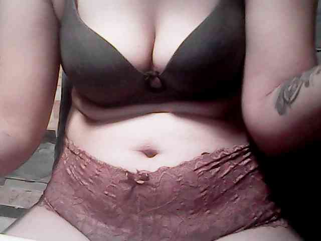 extremelymilkyboobs webcam