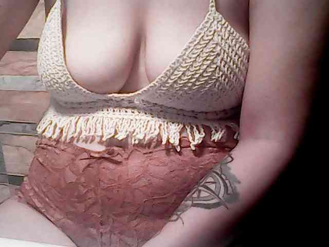 extremelymilkyboobs webcam