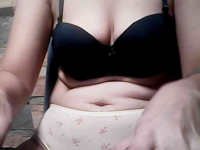 extremelymilkyboobs webcam