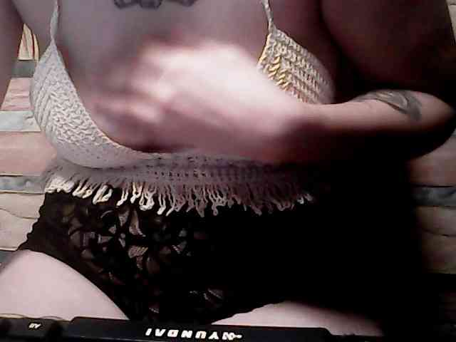 Modèle: extremelymilkyboobs