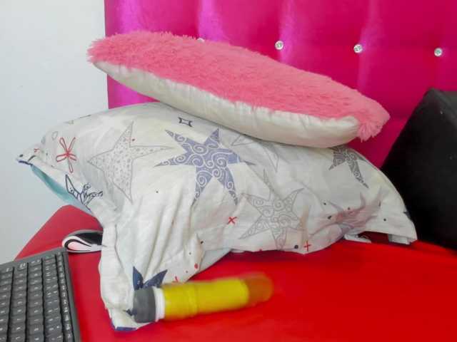 celena-squirt live cam on BongaCams