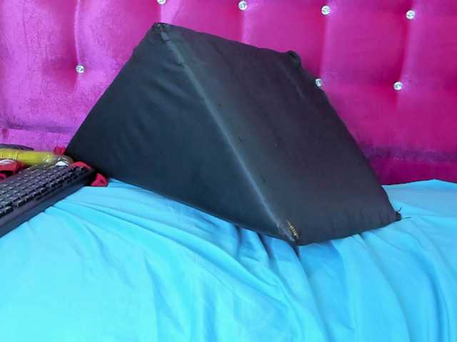celena-squirt live cam on BongaCams