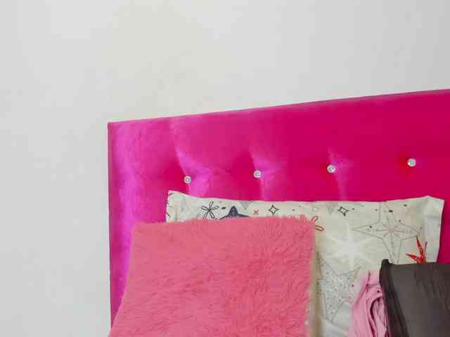 celena-squirt's live room