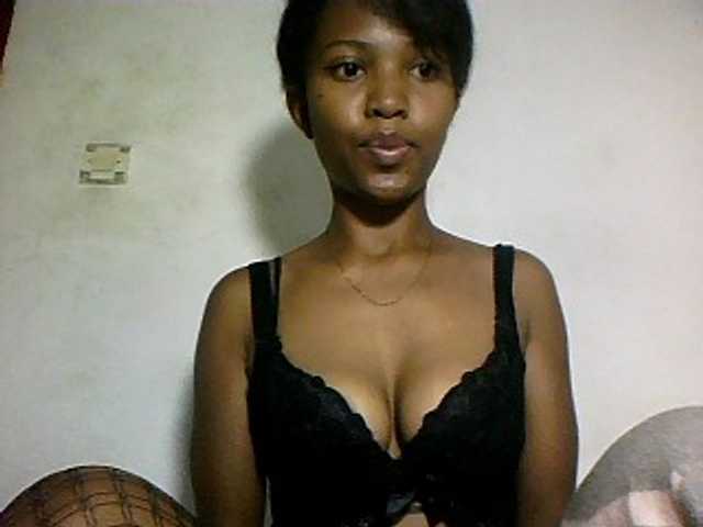 Nathiii, live now on BongaCams