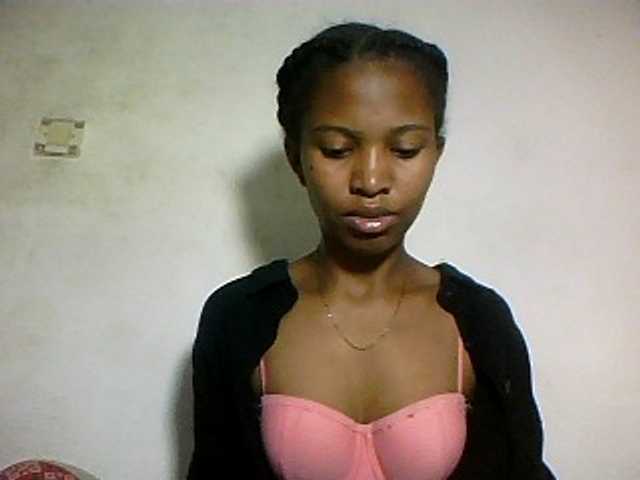 Nathiii, en directo ahora en BongaCams